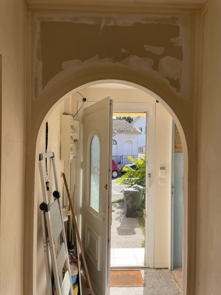 Rénovation complète — plâtrerie, cuisine et béton ciré