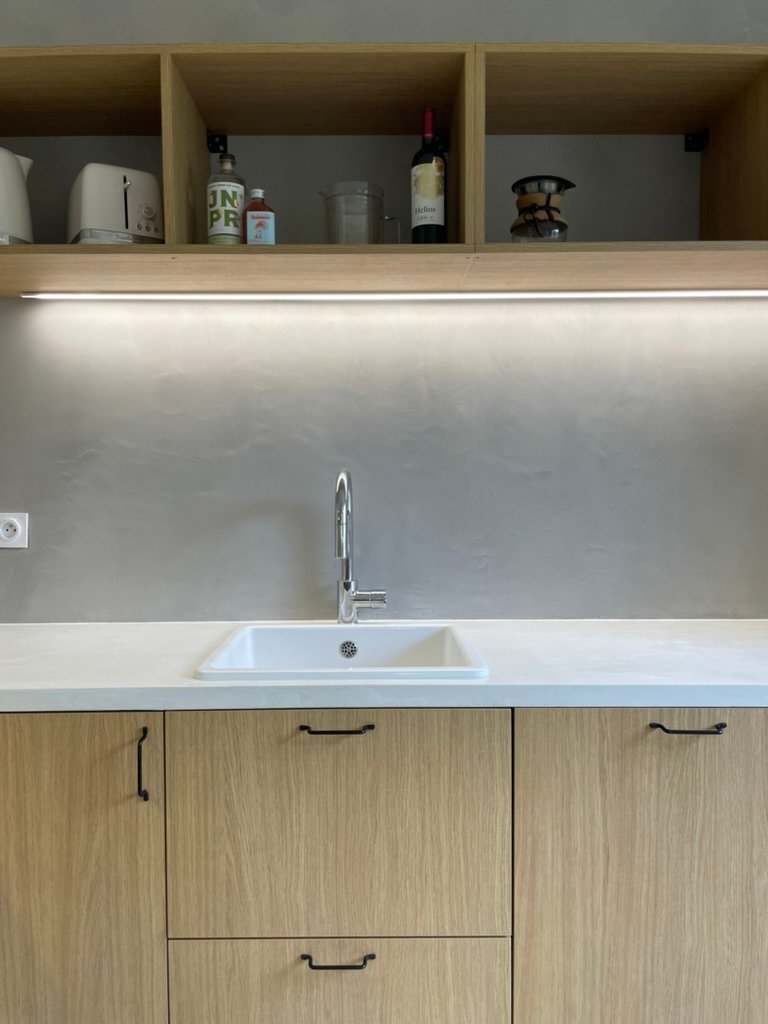 Rénovation complète — plâtrerie, cuisine et béton ciré