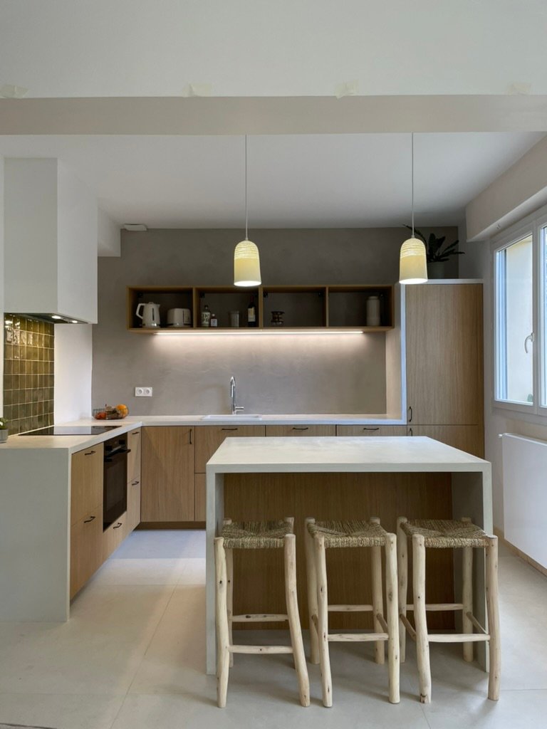 Rénovation complète — plâtrerie, cuisine et béton ciré