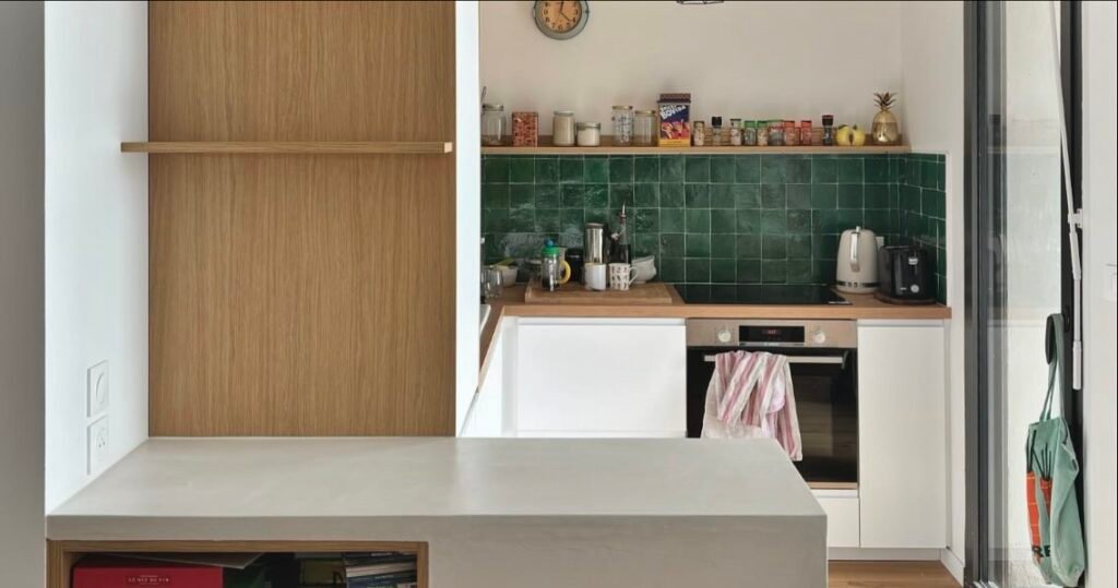 Cuisine sur mesure — zellige vert et laiton
