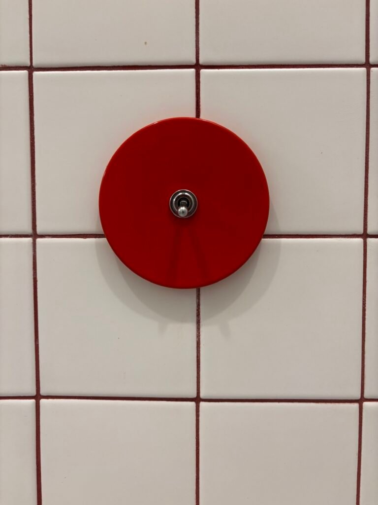 Salle de bain sur mesure — joints colorés