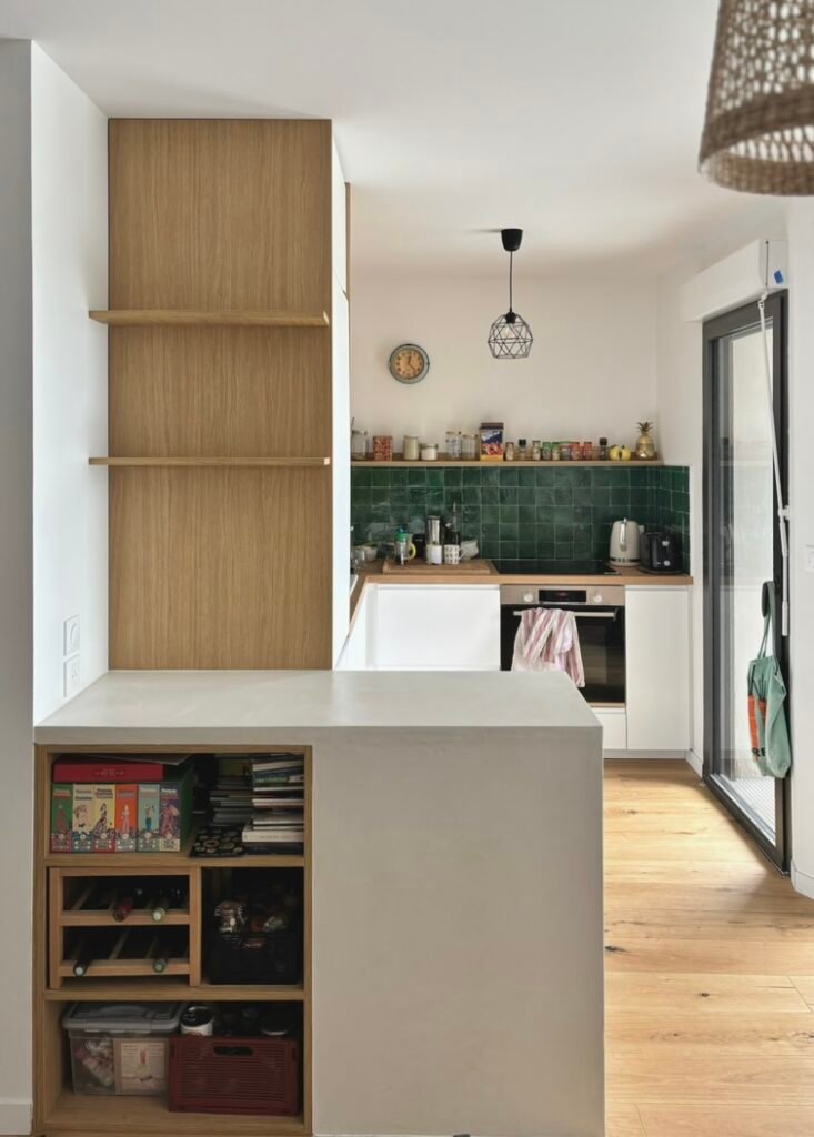 Cuisine sur mesure — zellige vert et laiton